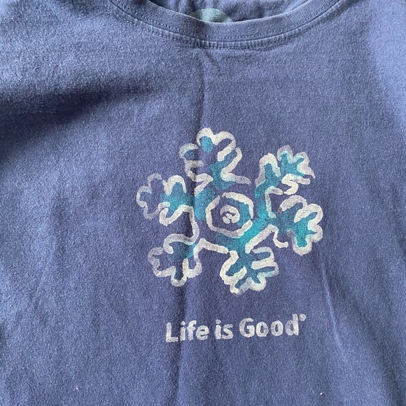 Life Is Good Tops - Life is Good Long Sleeve Tshirt - Snowflake Size M